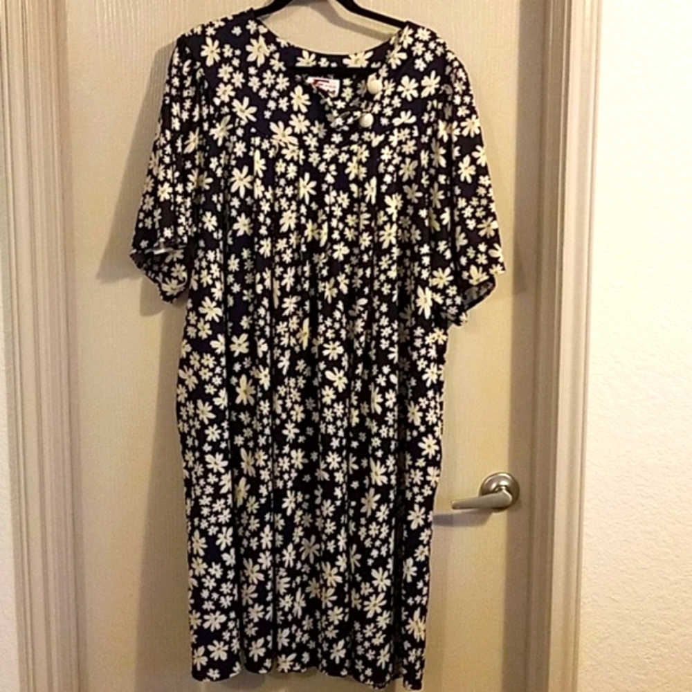 Vintage HOUSE DRESS -  ladies lounge / house dress